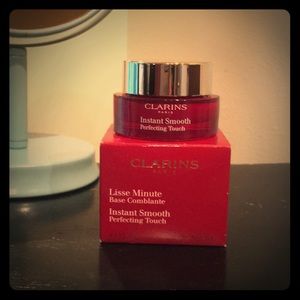 New Clarins Instant Smooth Perfecting Touch
